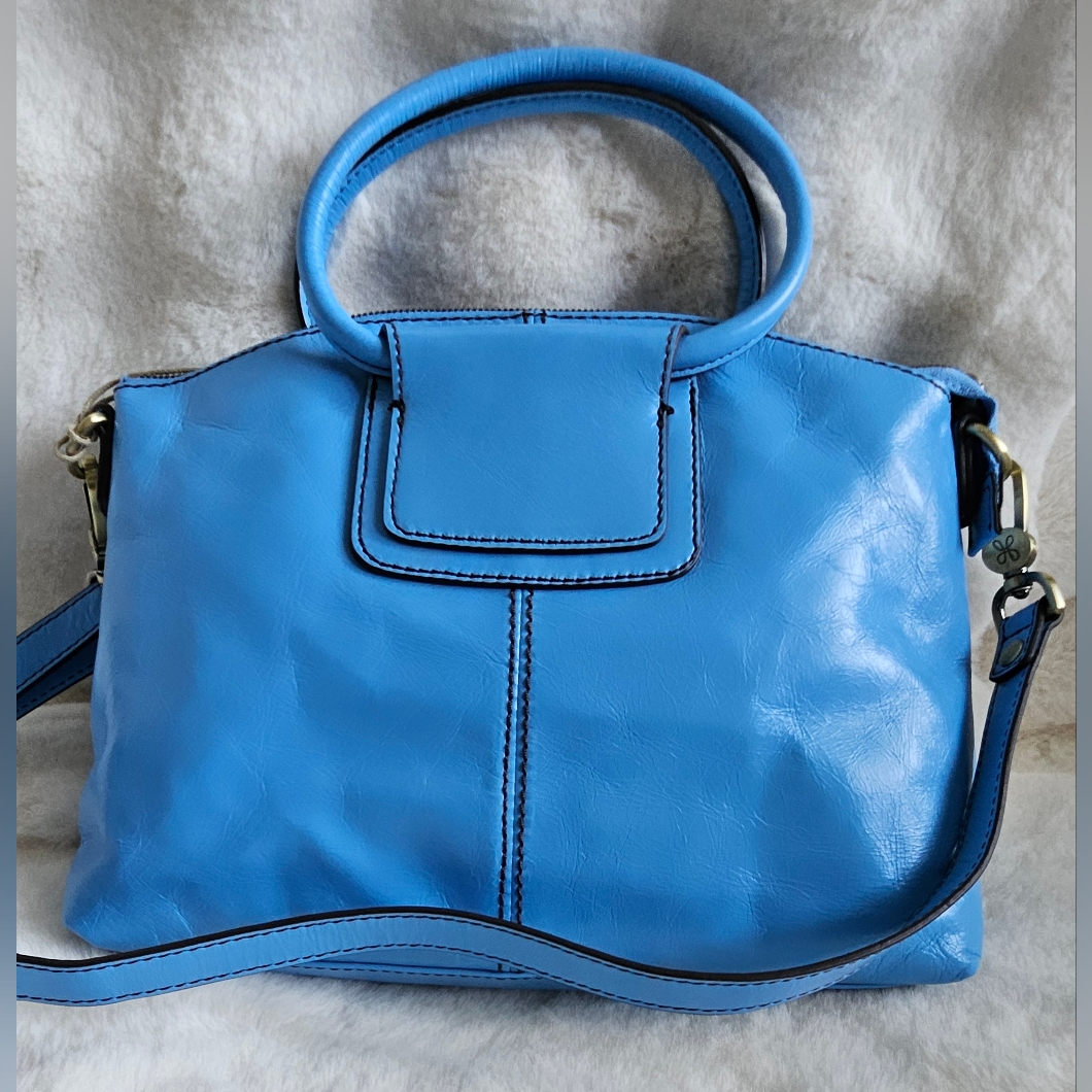 Hobo Leather Sheila Small Crossbody